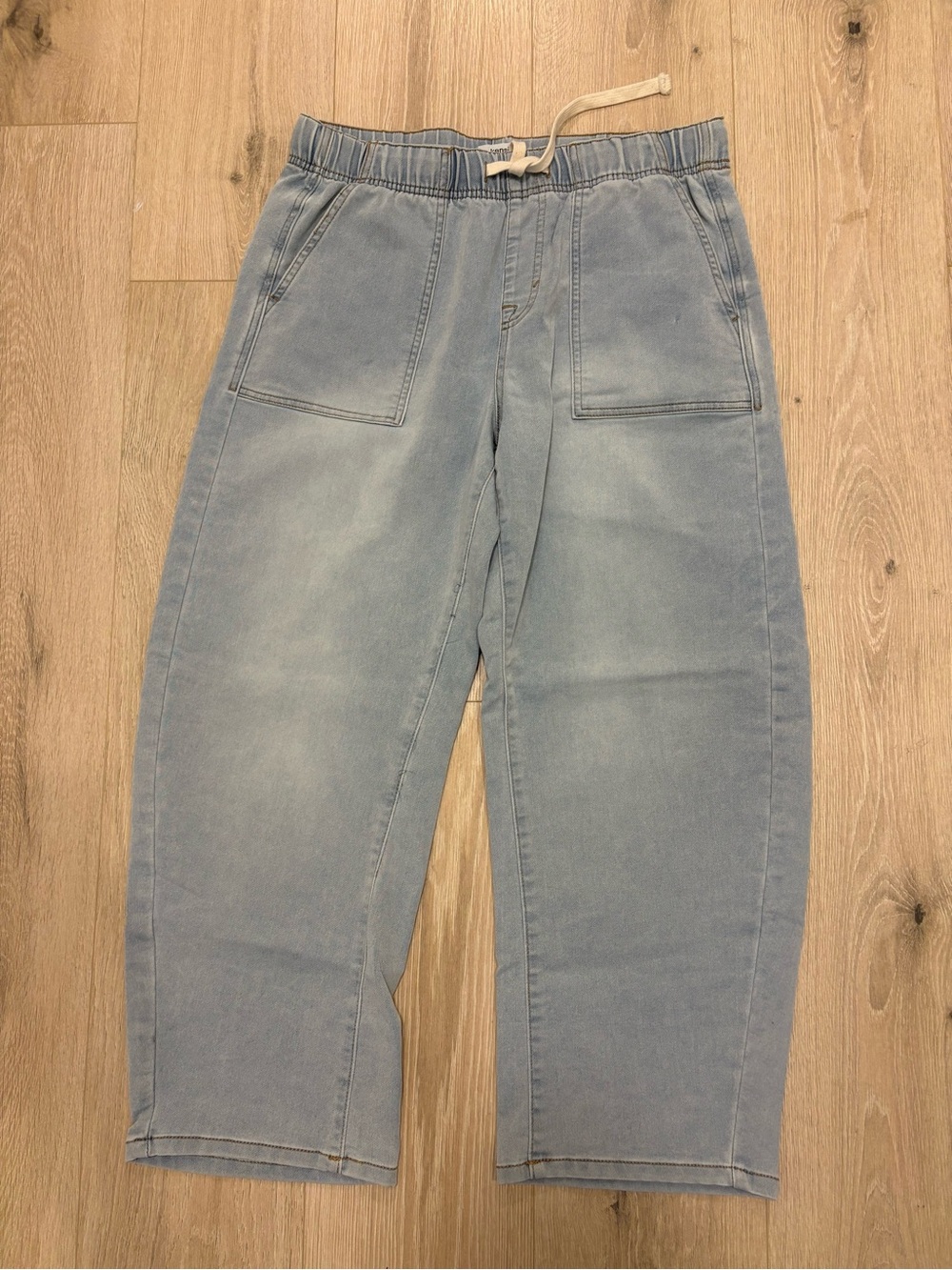 Kensie stretch cropped light weight denim.